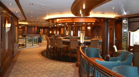 Az egyik a bárok közül